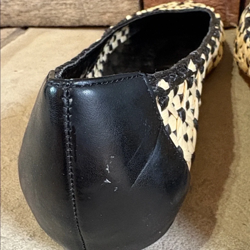 Coldwater Creek sz 9 black and cream rattan woven flats